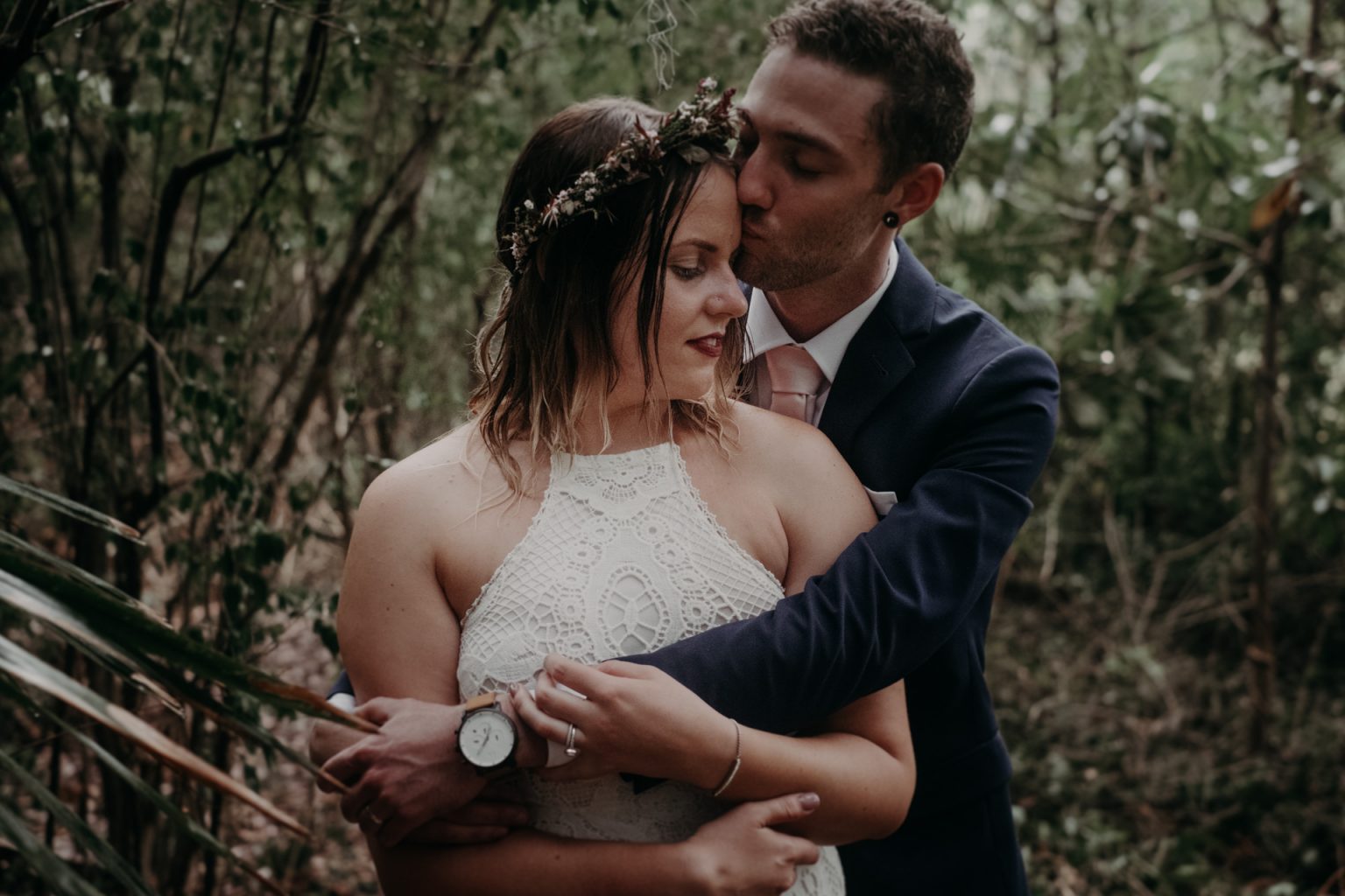 bride groom forest elopement brisbane kissing